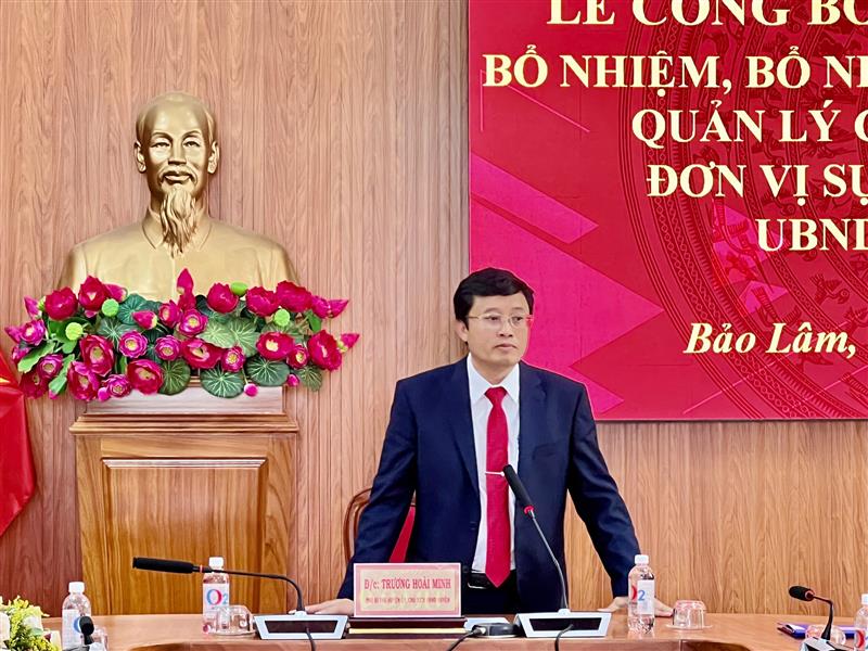 Đ/c Trương Hoài Minh – Phó Bí thư Huyện uỷ - Chủ tịch UBND huyện phát biểu tại buổi lễ