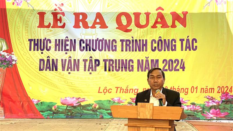 Đ/c K’Lình, Phó Bí thư Thường trực huyện ủy, Chủ tịch HĐND huyện phát biểu tại buổi lễ