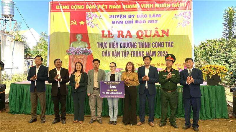 Trao tặng 18 căn nhà nhân ái trong năm 2024