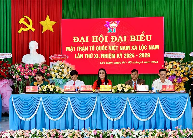 Đoàn chủ tịch Đại hội