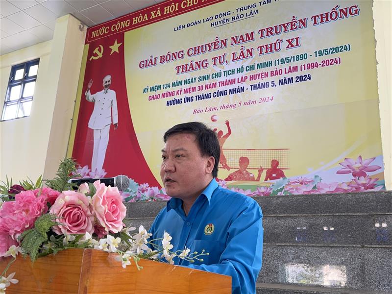 Đ/c Trần Tô Nhân- Chủ tịch LĐLĐ huyện phát biểu tại buổi lễ