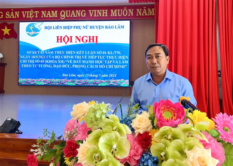 Đ/c K’Lình – Phó Bí thư Thường trực Huyện uỷ - Chủ tịch HĐND huyện phát biểu tại hội nghị