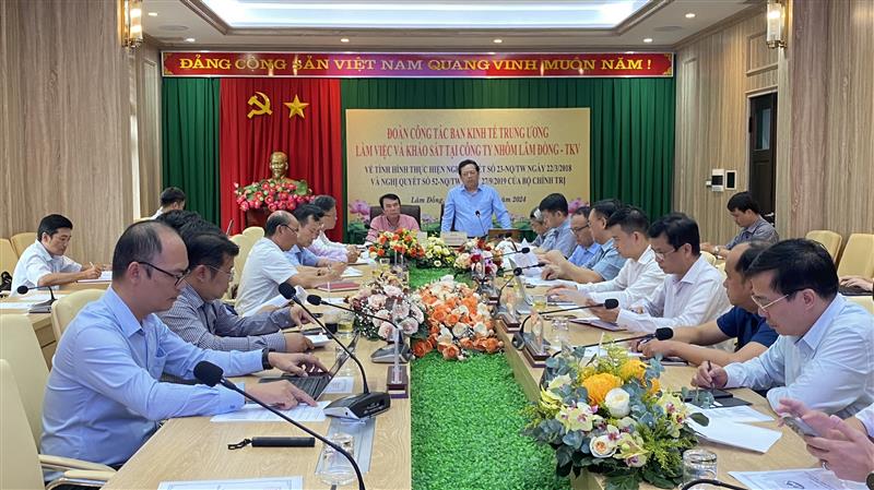 Quang cảnh buổi làm việc