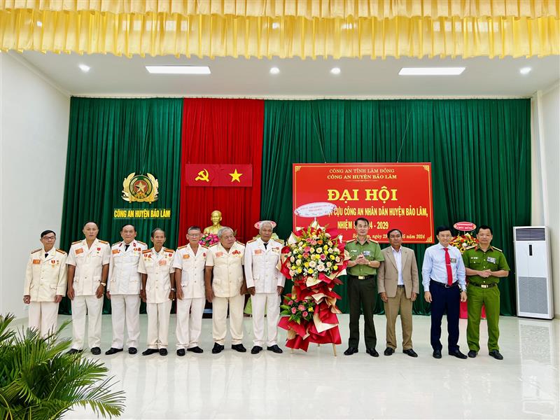 Ban chấp hành ra mắt