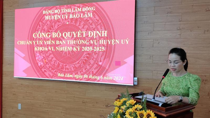 Đ/c Vũ Thị Thanh Lý,  Ủy viên Ban Thường vụ Huyện ủy phát biểu nhận nhiệm vụ