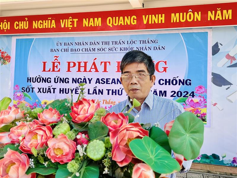 Lãnh đạo Trung tâm Y tế huyện phát động tại buổi lễ