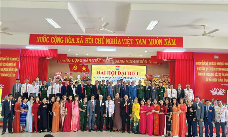 Các vị uỷ viên Ủy ban MTTQ Việt Nam huyện Bảo Lâm khóa VI, nhiệm kỳ 2024 - 2029 ra mắt