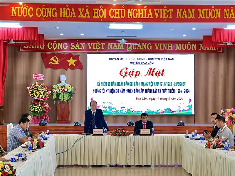 Đ/c Nguyễn Viết Vân, Tỉnh ủy viên, Bí thư Huyện ủy Bảo Lâm phát biểu tại buổi gặp mặt