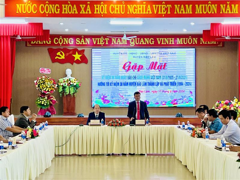 Đ/c Trương Hoài Minh – Phó Bí thư Huyện uỷ - Chủ tịch UBND huyện phát biểu tại buổi gặp mặt