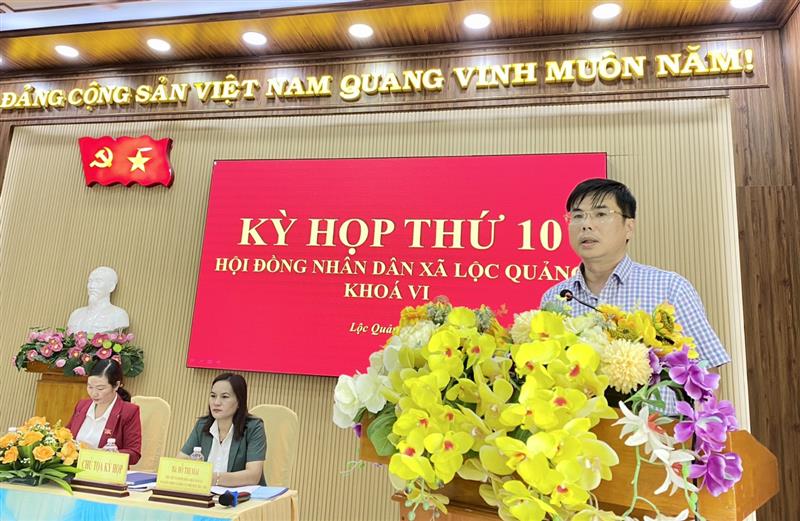 Đ/c Dương Hữu Chánh- Bí thư Đảng ủy xã Lộc Quảng phát biểu tại kỳ họp