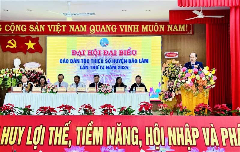 Đoàn chủ tịch Đại hội