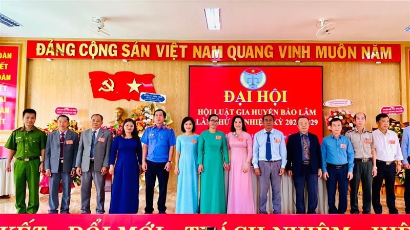 Ban chấp hành ra mắt