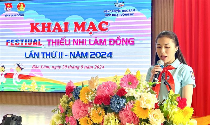 Chị Trần Diệp Mỹ Dung - Phó Bí thư Tỉnh Đoàn phát biểu khai mạc