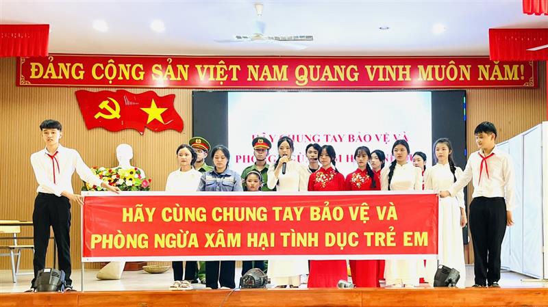 Các đội thi tìm hiểu pháp luật