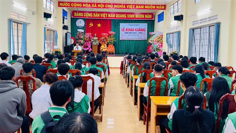 Quang cảnh buổi lễ khai giảng