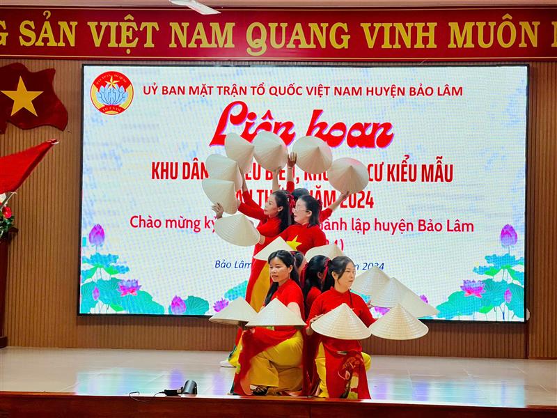 Tiết mục tại buổi liên hoan