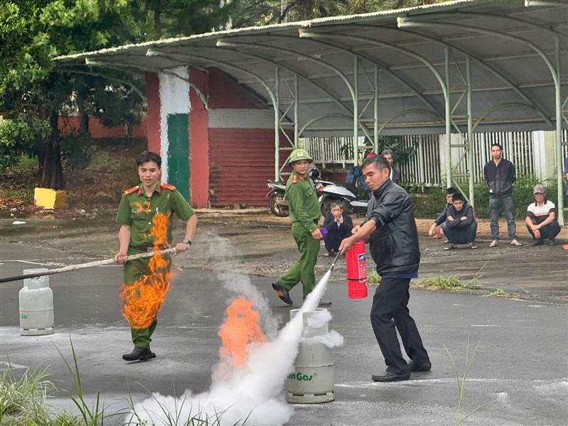 Thực hành dập tắt đám cháy