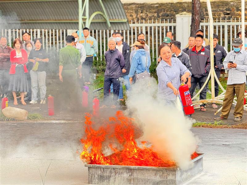 Thực hành dập tắt đám cháy