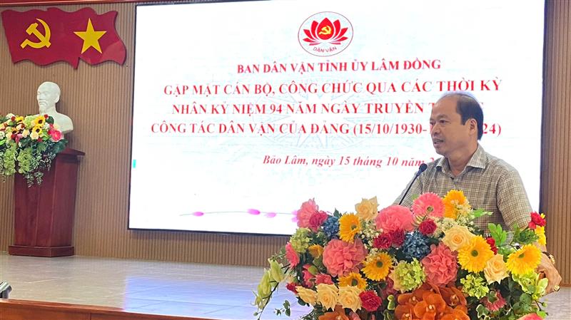 Đ/c Nguyễn Viết Vân, Bí thư Huyện ủy phát biểu tại buổi gặp mặt