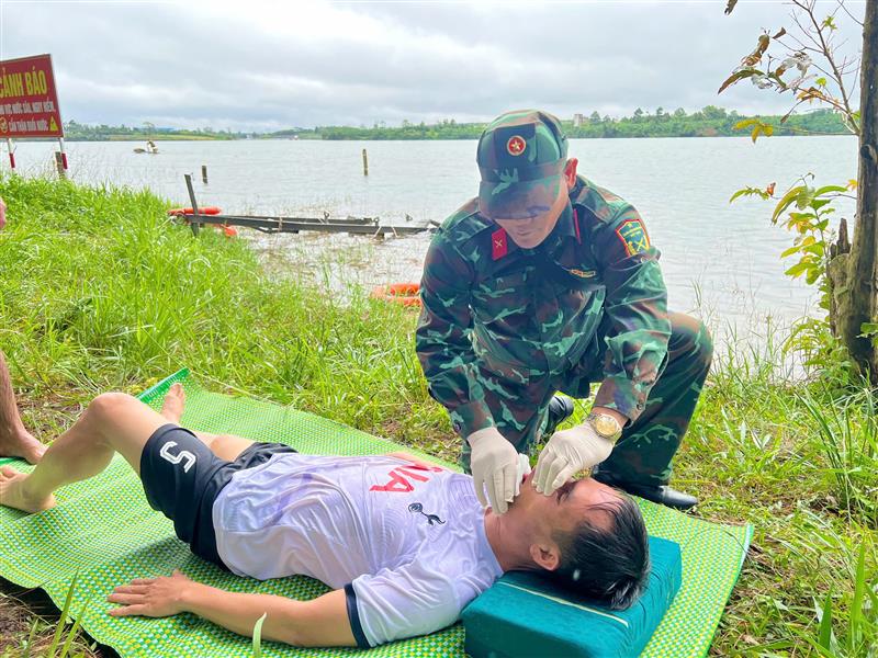 Tình huống cứu người bị tai nạn đuối nước