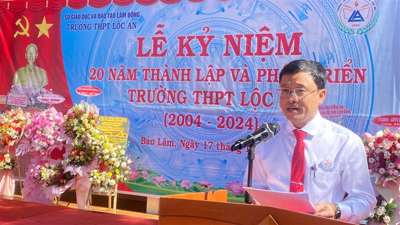 đồng chí Trương Hoài Minh, Phó Bí thư huyện ủy, Chủ tịch UBND huyện Bảo Lâm phát biểu tại lễ kỷ niệm.