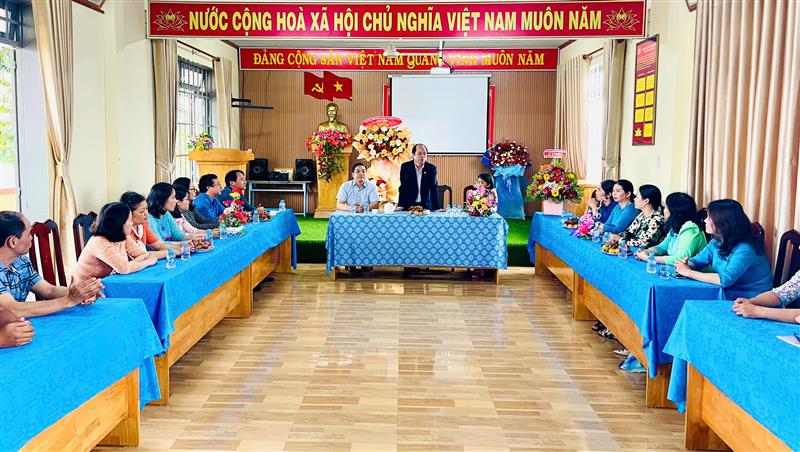 Đồng chí Nguyễn Viết Vân, Bí thư huyện ủy Bảo Lâm phát biểu chúc mừng