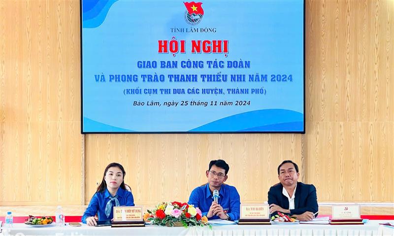 Chủ trì Hội nghị