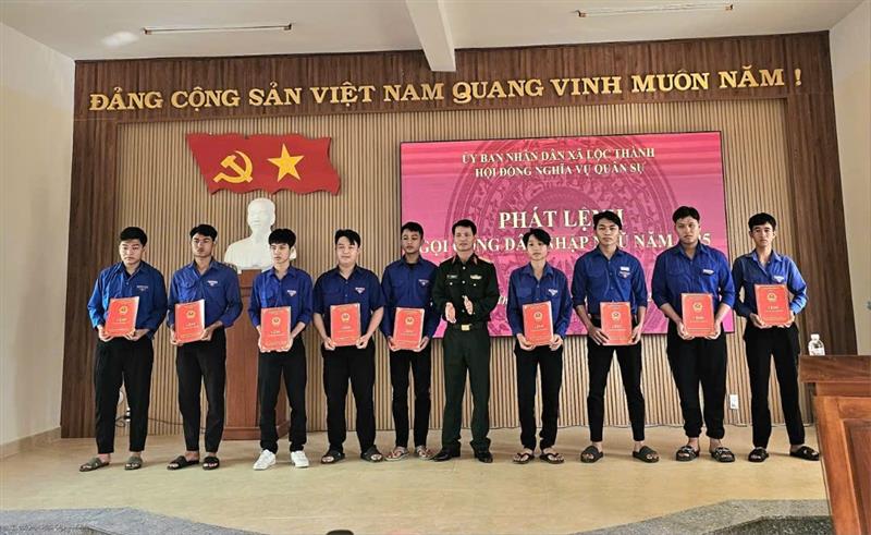 lễ phát lệnh thanh niên nhập ngũ tại xã Lộc Thành