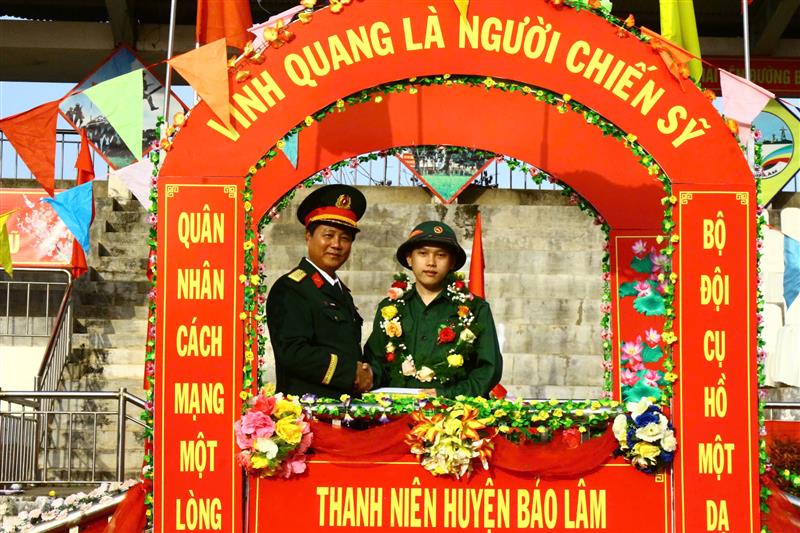 Thanh niên huyện Bảo Lâm tự hào bước lên cầu vinh quang