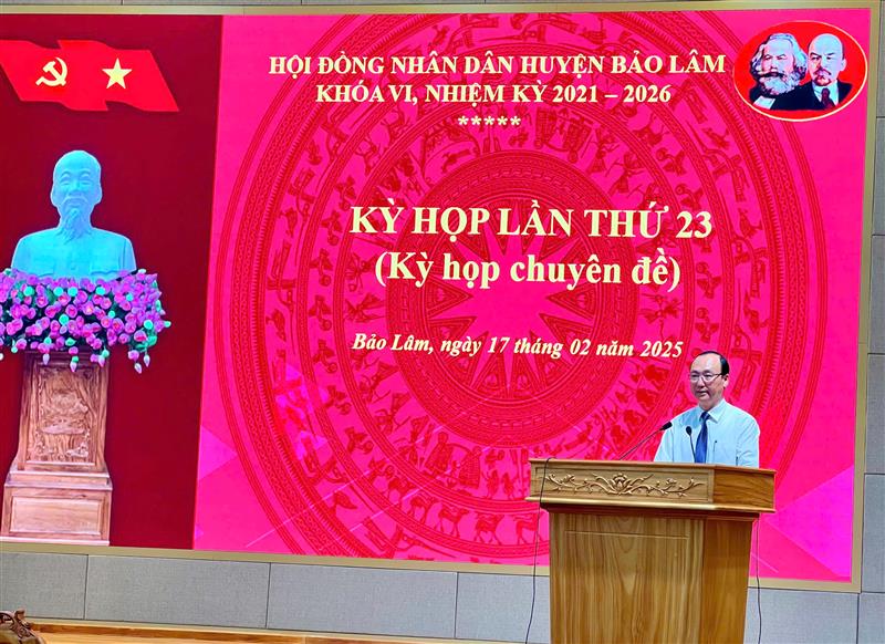 Ông Bùi Xuân Quý - Phó Chủ tịch HĐND huyện phát biểu nhận nhiệm vụ 