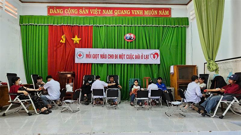 Đông đảo tình nguyện viên tham gia hiến máu tình nguyện