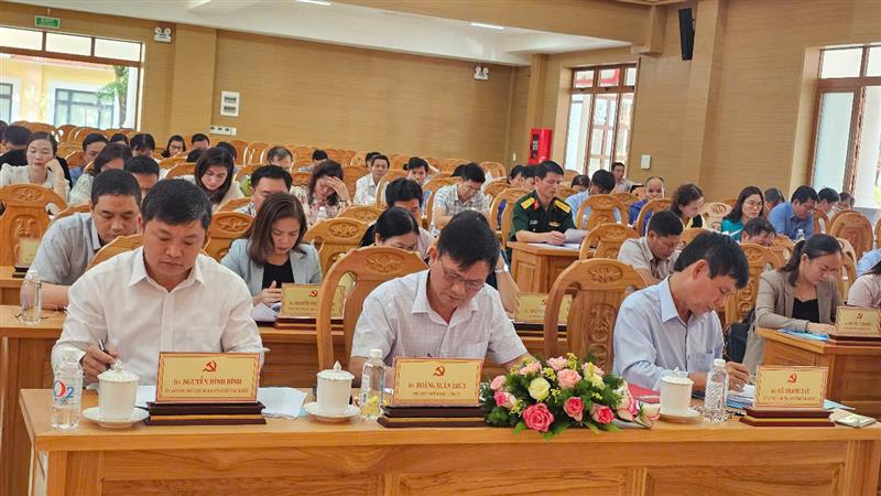 Các đại biểu tham dự hội nghị