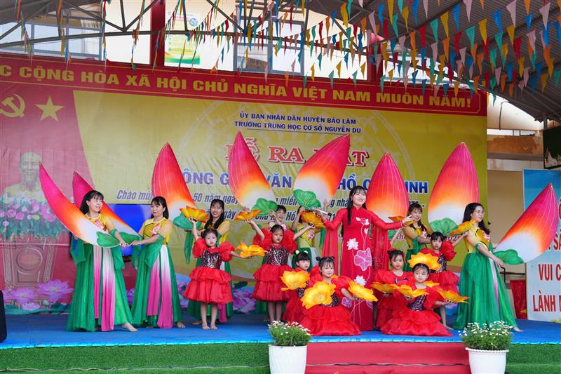 các tiết mục văn nghệ tại buổi lễ ra mắt không gian văn hóa Hồ Chí Minh