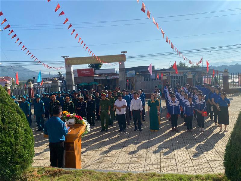 Đại diện lãnh đạo xã ôn lại truyền thống kỷ niệm 50 năm giải phóng miền nam, thống nhất đất nước