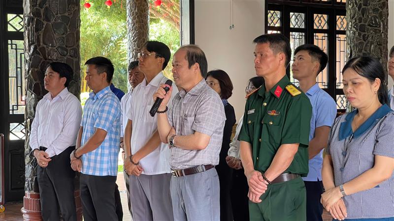 Đ/c Nguyễn Viết Vân - TUV, Bí thư Huyện ủy ghi nhận những đóng góp của các cơ sở Phật giáo