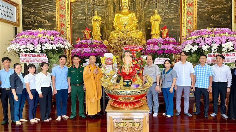 Đoàn đến thăm chùa Niết Bàn (xã Lộc Thành)