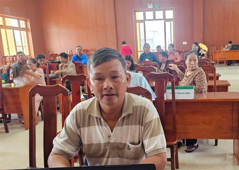 Ông Nguyễn Đình Sỹ tham dự họp giao ban của Phòng giao dịch Ngân hàng chính sách xã hội huyện Bảo Lâm tổ chức