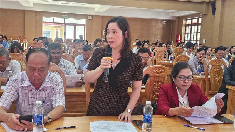 Đại biểu đóng góp ý kiến dự thảo Nghị quyết sửa đổi, bổ sung một số điều của Hiến pháp năm 2013
