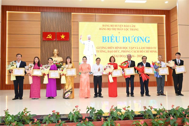 Các tập thể được biểu dương tại Hội nghị