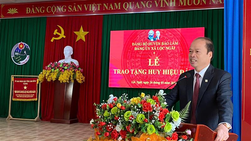 Đồng chí Nguyễn Viết Vân, TUV, Bí thư Huyện ủy Bảo Lâm phát biểu tại buổi lễ