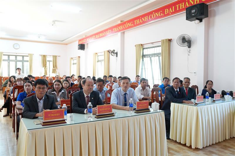 Các đại biểu tham dự buổi lễ