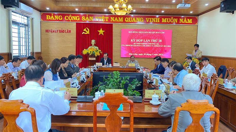Quang cảnh kỳ họp