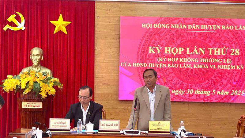 Các đồng chí Chủ tọa điều hành kỳ họp