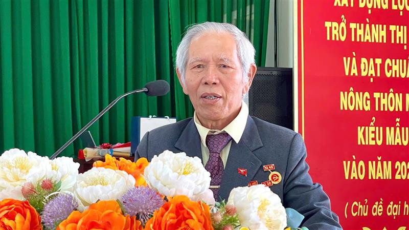 Đại diện các đảng viên tiêu biểu được trao tặng Huy hiệu Đảng phát biểu tại Hội nghị