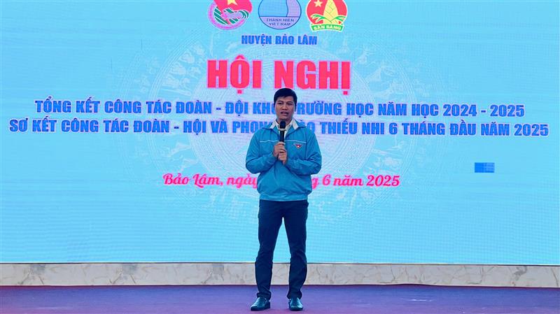 Anh Lê Xuân Vũ - Bí thư Huyện đoàn phát biểu ý kiến