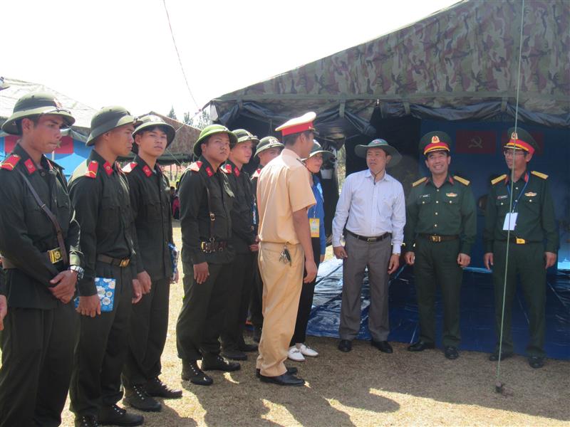 Lãnh đạo Huyện ủy kiểm tra công tác Hội trại tòng quân