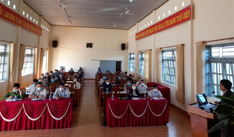 Cán bộ và Nhân dân xã Tân Lạc tham gia lớp bồi dưỡng