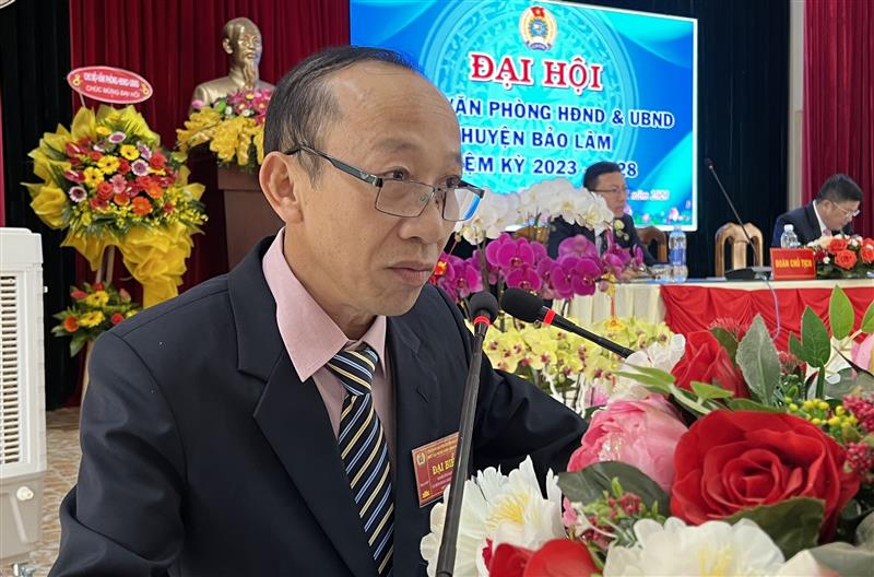 đồng chí Nguyễn Tấn Trầm - Chánh văn phòng HĐND&UBND phát biểu khai mạc Đại hội.jpg