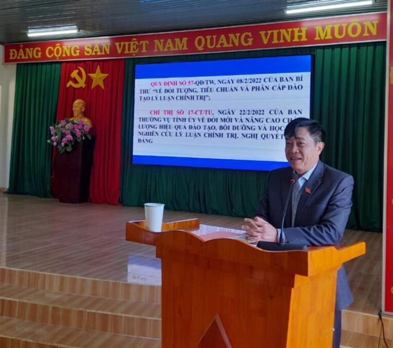 Đ/c: Nguyễn Trung Kiên, TUV, Bí thư Huyện ủy, CT HĐND huyện  quán triệt tại Hội nghị