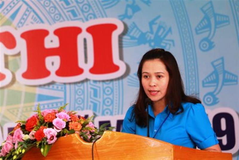 bà Phạm Thị Hiền Phương – Phó Chủ tịch Liên đoàn Lao động huyện phát biểu khai mạc hội thi